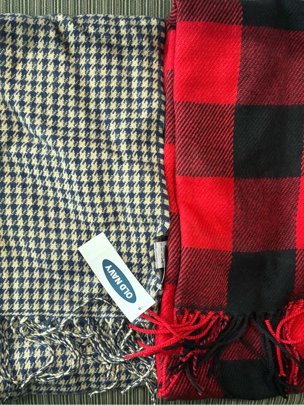 Old Navy buffalo Plaid & Houndstooth Two-Scarf Set - Red & black navy NWT